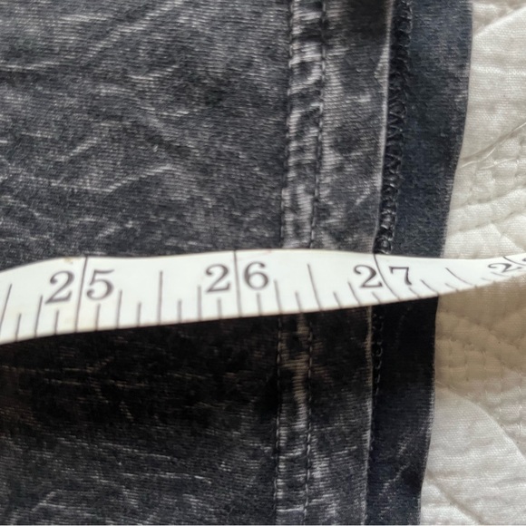 Harley-Davidson Rhinestone Tee with Skull and Roses / Rhinestone Graphic - Picture 9 of 9